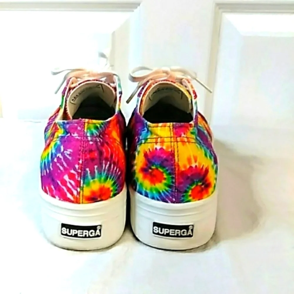 Superga vibrant tie